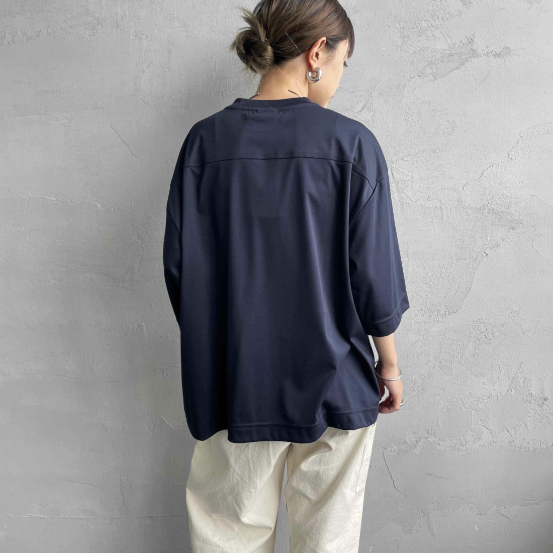 THE SHINZONE [ザ シンゾーン] ハーフスリーブスマートTシャツ [25SMSCU07] 85 NAVY &&モデル身長：150cm 着用サイズ：F0&&