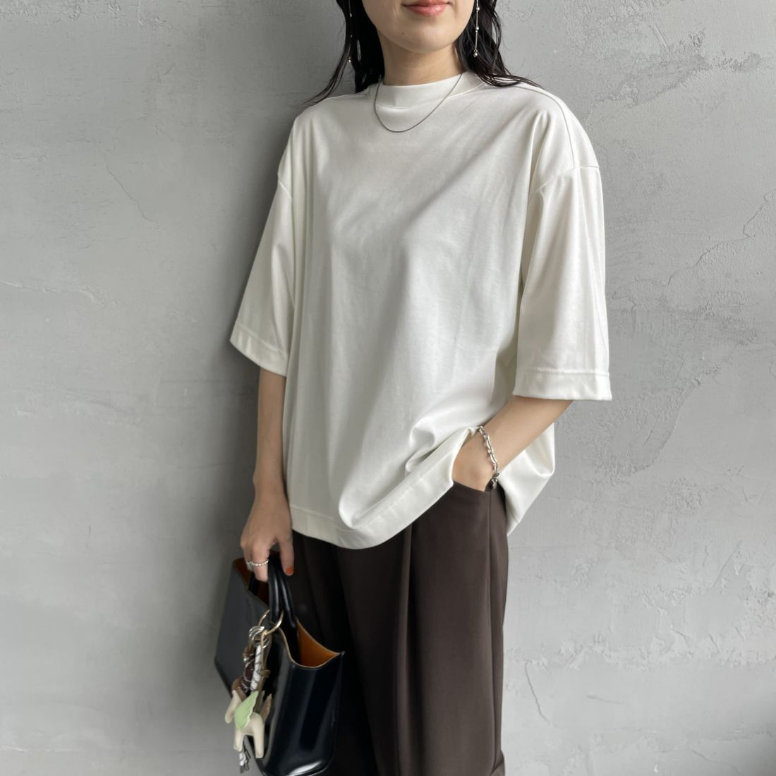 THE SHINZONE [ザ シンゾーン] ハーフスリーブスマートTシャツ [25SMSCU07] 01 WHITE &&モデル身長：160cm 着用サイズ：F0&&