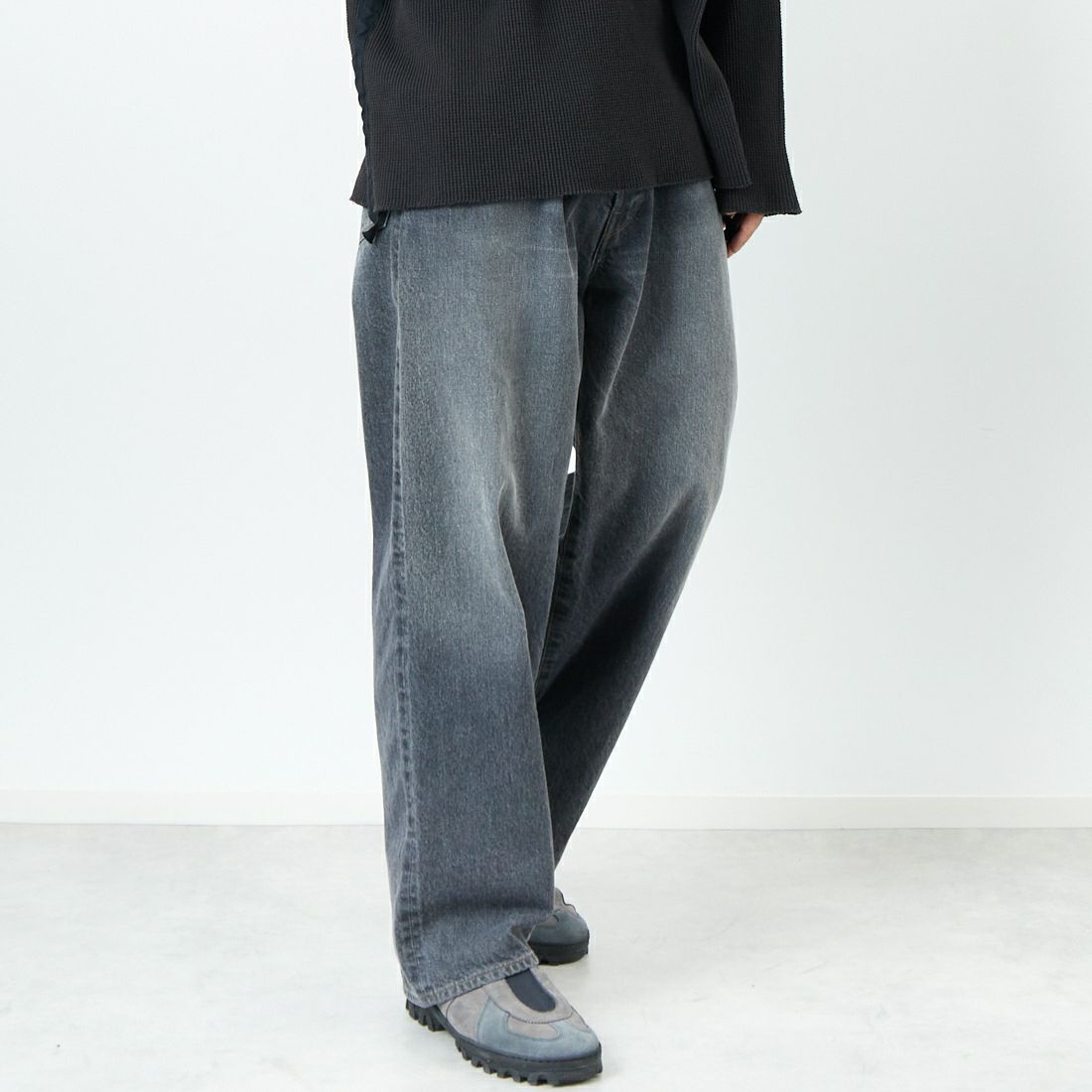 blurhms ROOTSTOCK [ブラームス ルーツストック] 13.5オンス ワイドデニムパンツ [BROOTS25S8USD] 04 SULFUR &&モデル身長：179cm 着用サイズ：3&&
