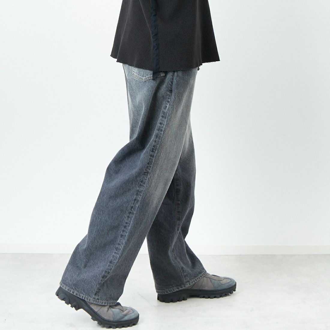 blurhms ROOTSTOCK [ブラームス ルーツストック] 13.5オンス ワイドデニムパンツ [BROOTS25S8USD] 04 SULFUR &&モデル身長：179cm 着用サイズ：3&&