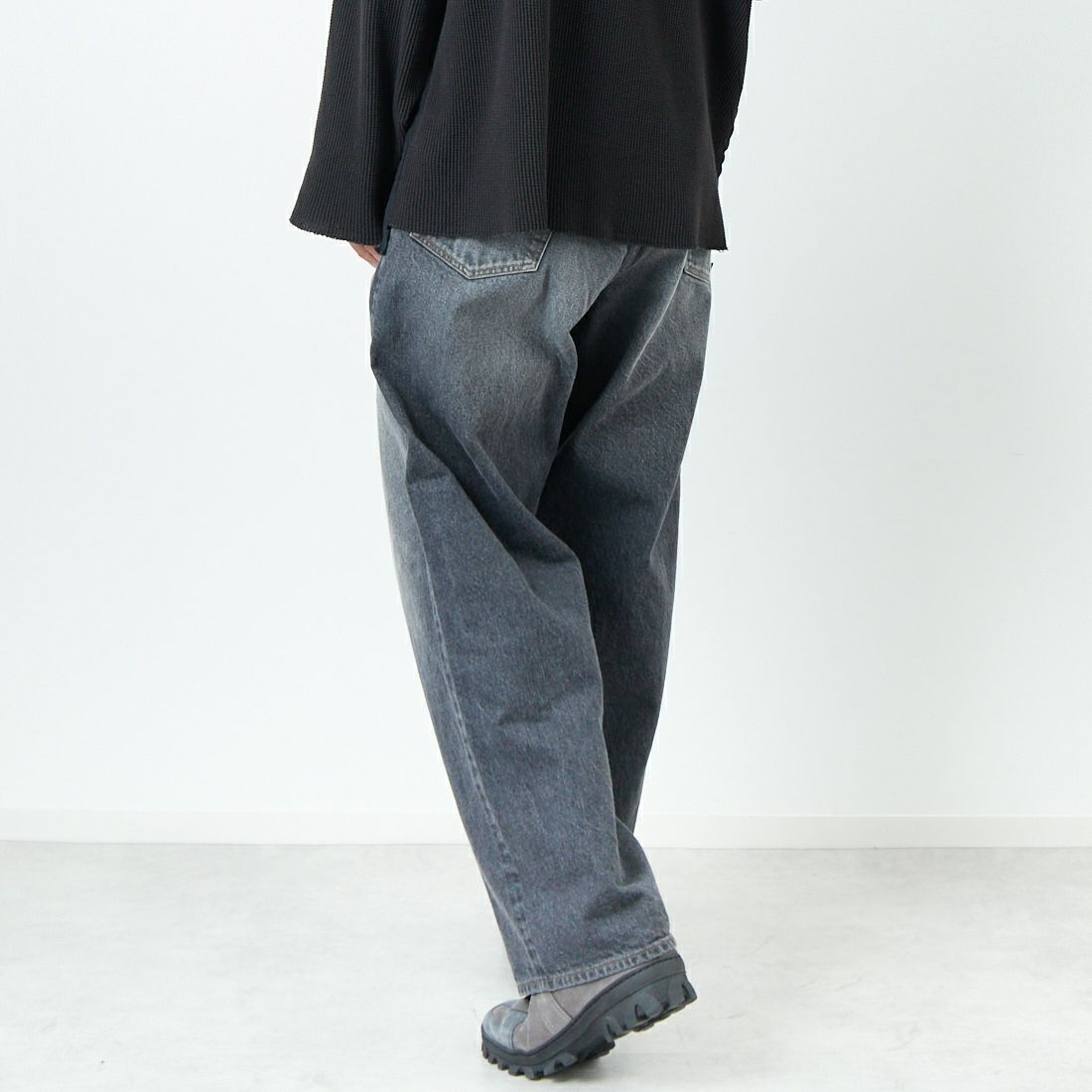 blurhms ROOTSTOCK [ブラームス ルーツストック] 13.5オンス ワイドデニムパンツ [BROOTS25S8USD] 04 SULFUR &&モデル身長：179cm 着用サイズ：3&&