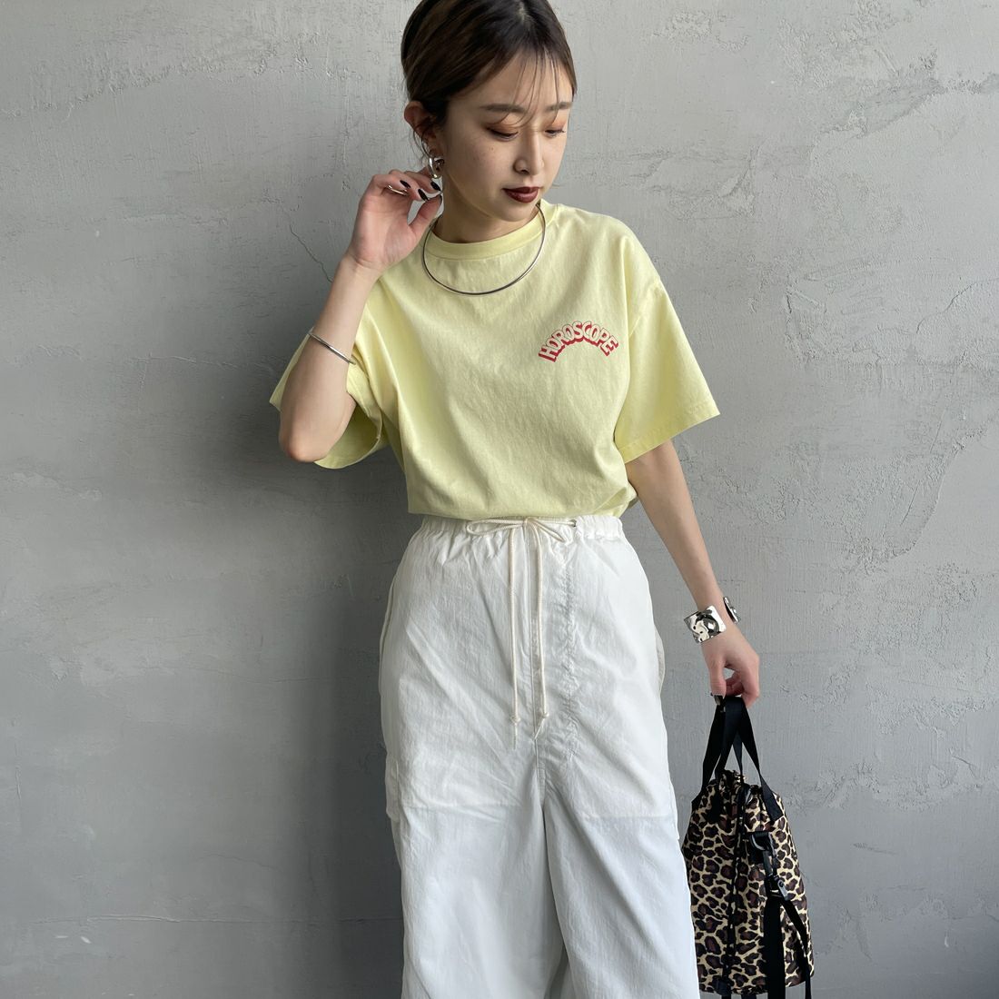 THE SHINZONE [ザ シンゾーン] ホロスコープ Tシャツ [25SMSCU13] 52 LIMEYEL &&モデル身長：150cm 着用サイズ：F0&&