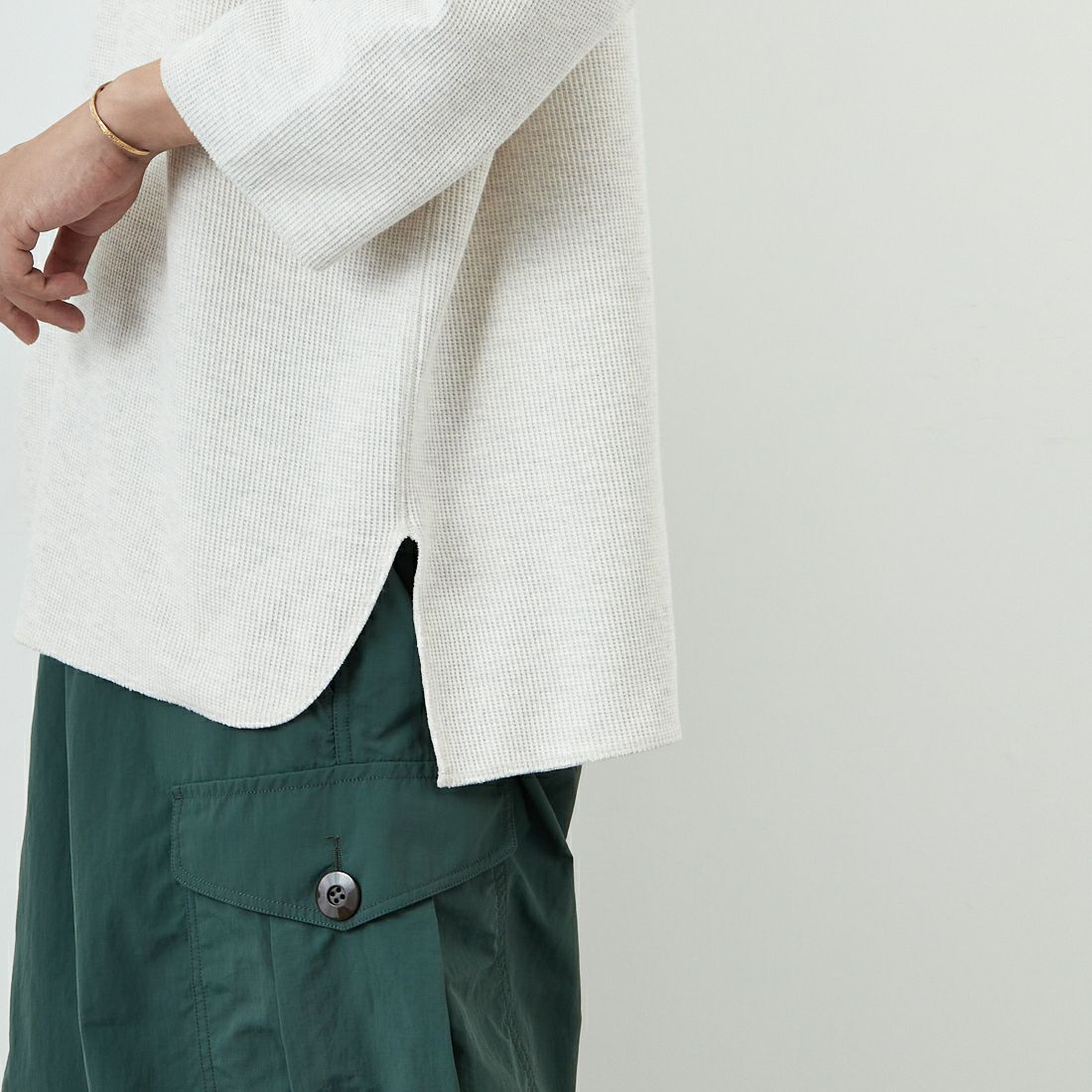 blurhms ROOTSTOCK [ブラームス ルーツストック] 別注 ラフ&スムース サーマル オーバーネック 7分袖Tシャツ [BROOTS24SJF01S25] OATMEAL &&モデル身長：179cm 着用サイズ：3&&