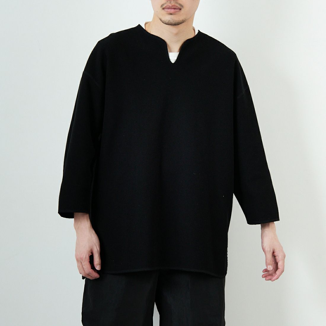 blurhms ROOTSTOCK [ブラームス ルーツストック] 別注 ラフ&スムース サーマル オーバーネック 7分袖Tシャツ [BROOTS24SJF01S25] OFF BLACK &&モデル身長：168cm 着用サイズ：3&&