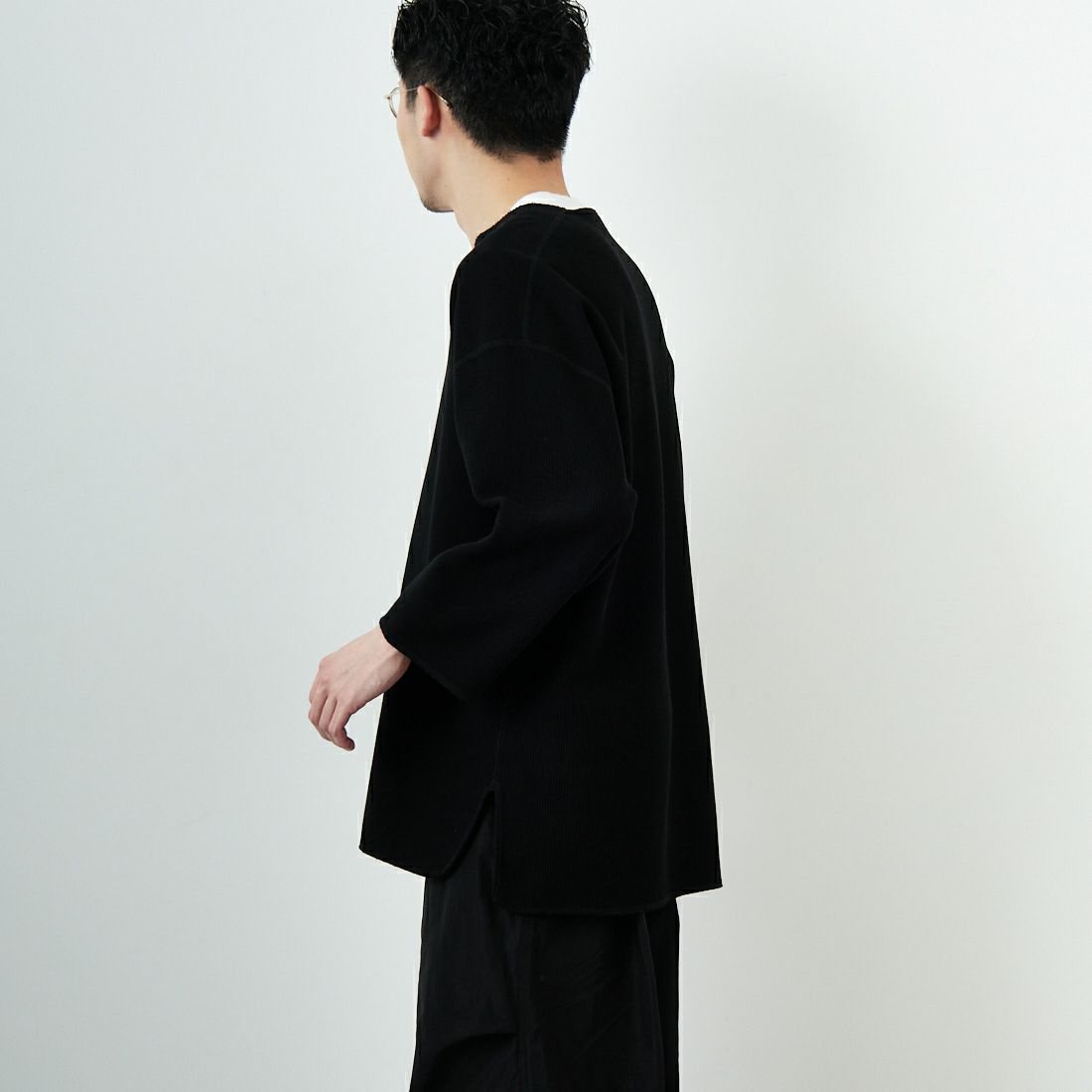 blurhms ROOTSTOCK [ブラームス ルーツストック] 別注 ラフ&スムース サーマル オーバーネック 7分袖Tシャツ [BROOTS24SJF01S25] OFF BLACK &&モデル身長：168cm 着用サイズ：3&&