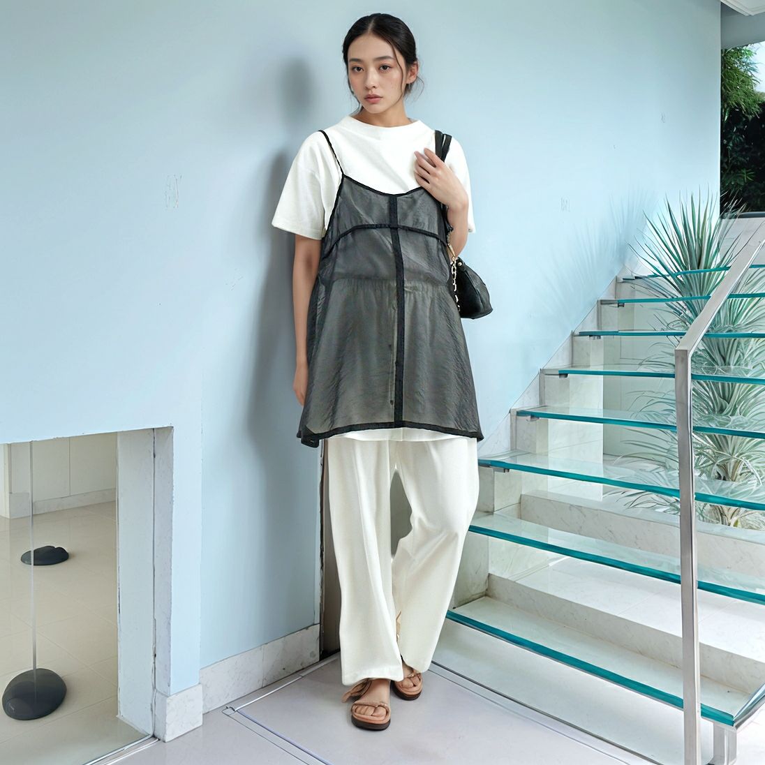 CHIGNON [シニヨン] シアーチュニックキャミソール [1651-033MK] BLACK &&モデル身長：167cm 着用サイズ：F&&