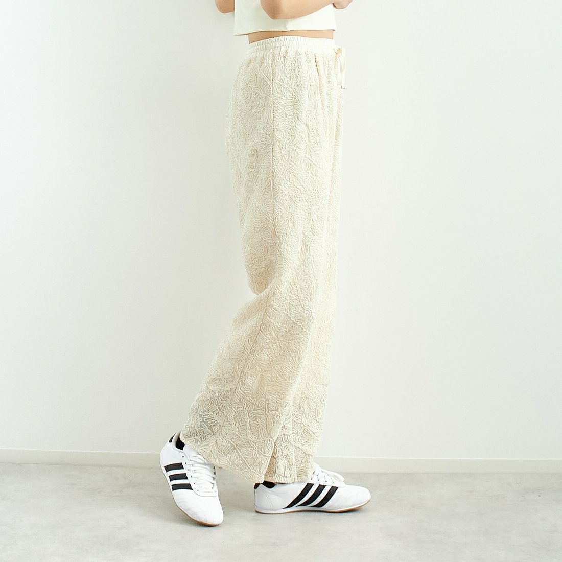CHIGNON [シニヨン] 刺繍レースパンツ [3651-012KK] IVORY &&モデル身長：167cm 着用サイズ：F&&