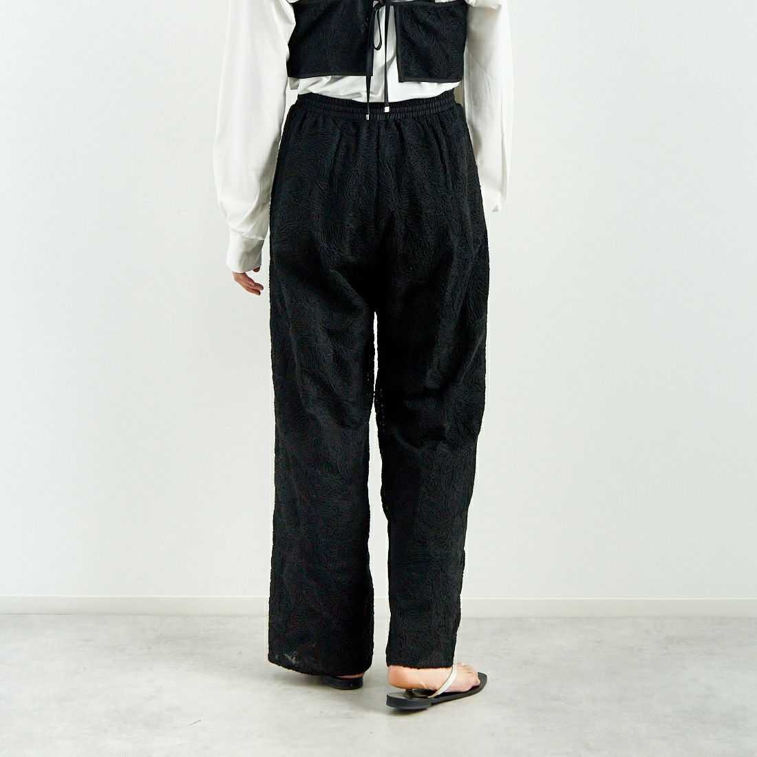 CHIGNON [シニヨン] 刺繍レースパンツ [3651-012KK] BLACK &&モデル身長：160cm 着用サイズ：F&&