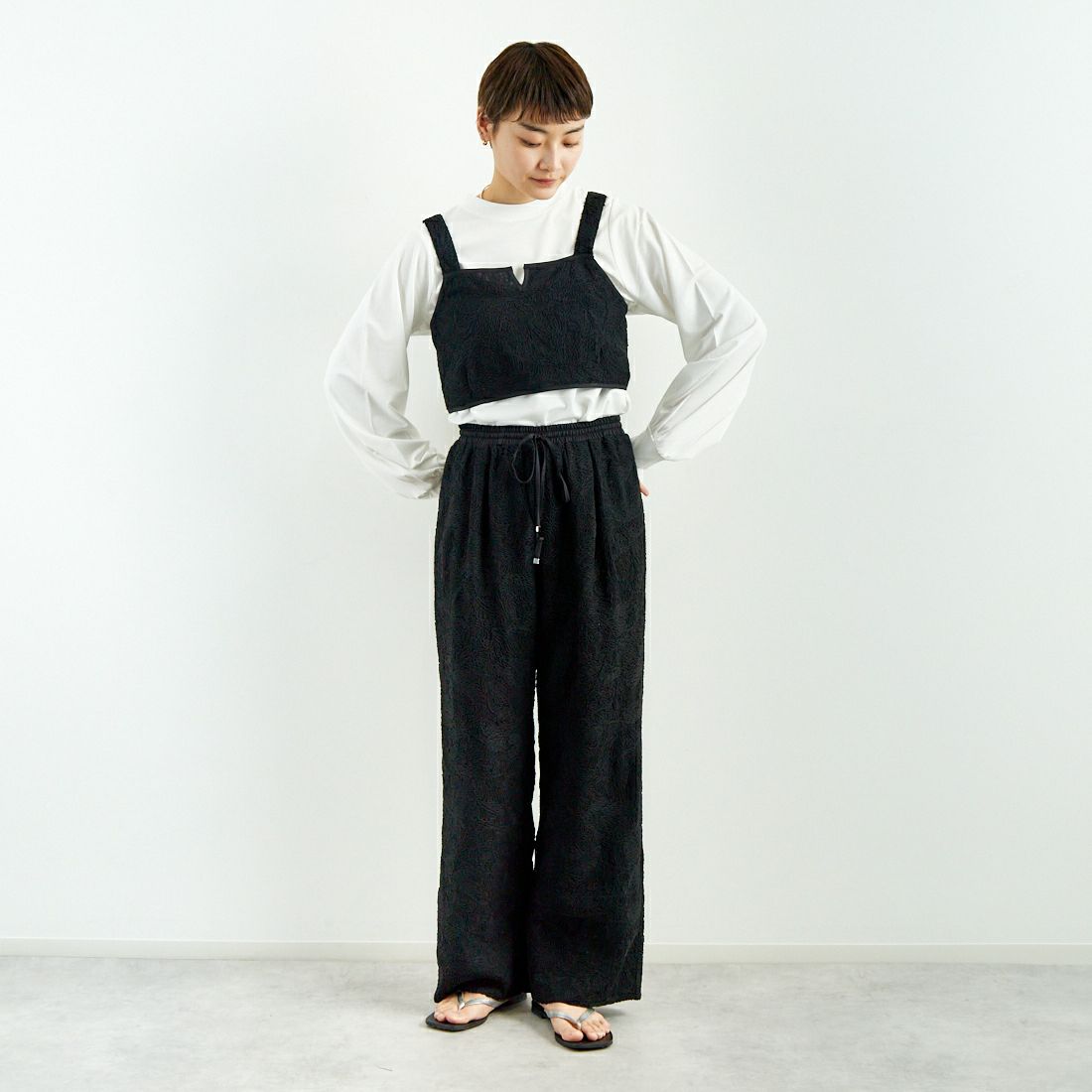 CHIGNON [シニヨン] 刺繍レースパンツ [3651-012KK] BLACK &&モデル身長：160cm 着用サイズ：F&&