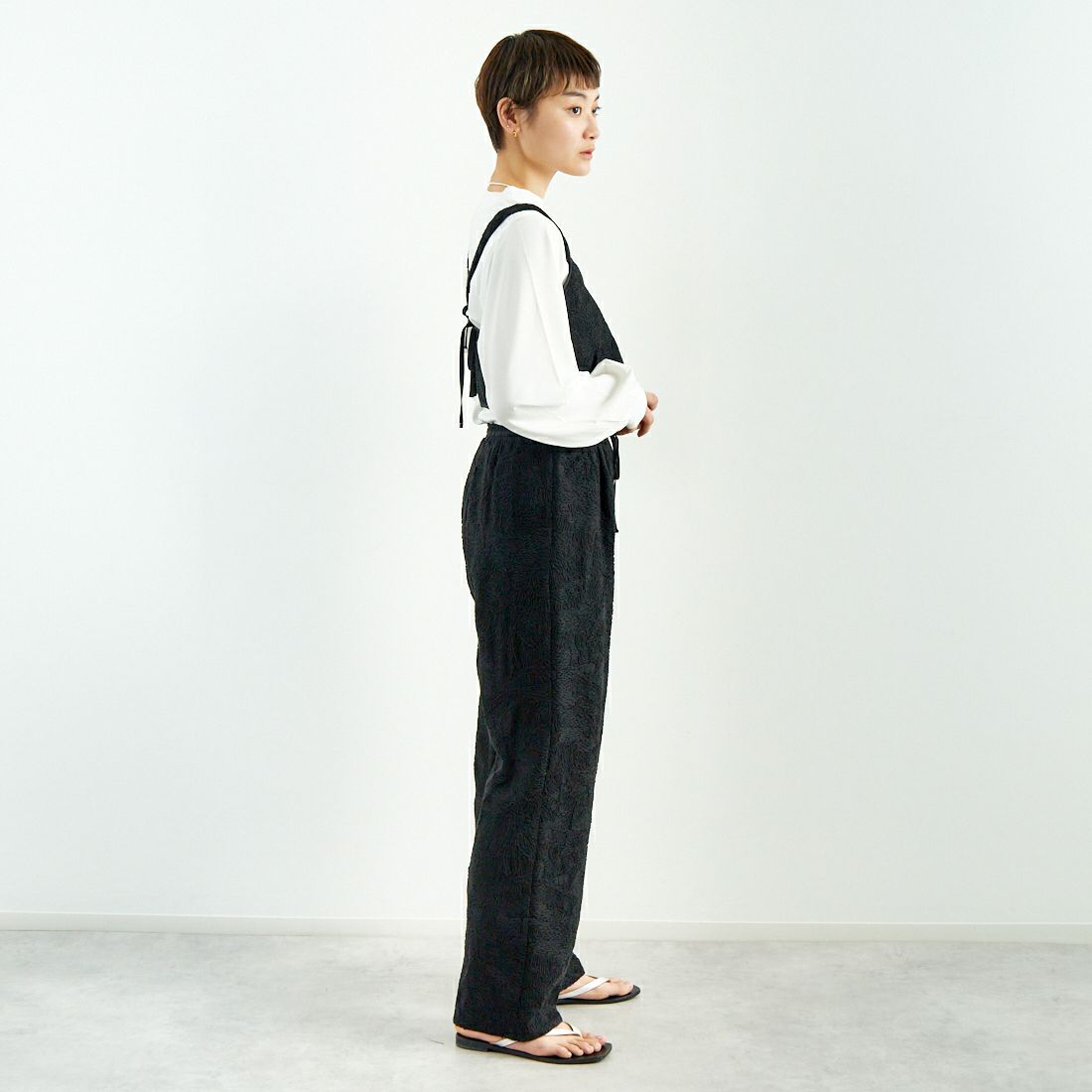 CHIGNON [シニヨン] 刺繍レースパンツ [3651-012KK] BLACK &&モデル身長：160cm 着用サイズ：F&&