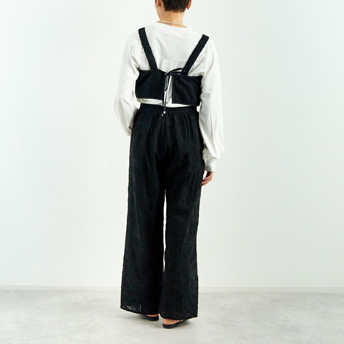 CHIGNON [シニヨン] 刺繍レースパンツ [3651-012KK] BLACK &&モデル身長：160cm 着用サイズ：F&&