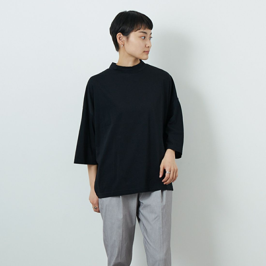 ESTROISLOSE [エストゥロワルーズ] プレミアム天竺7分袖Tシャツ [EC23116-WA] 99 BLACK &&モデル身長：160cm 着用サイズ：F&&