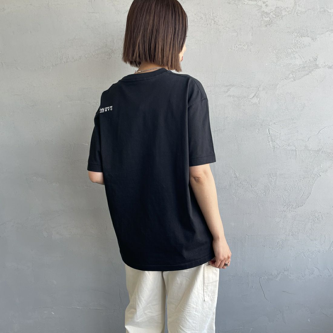 MANHATTAN PORTAGE [マンハッタンポーテージ] ショートスリーブプリントTシャツ [MP-M611] BLACK &&モデル身長：159cm 着用サイズ：S&&