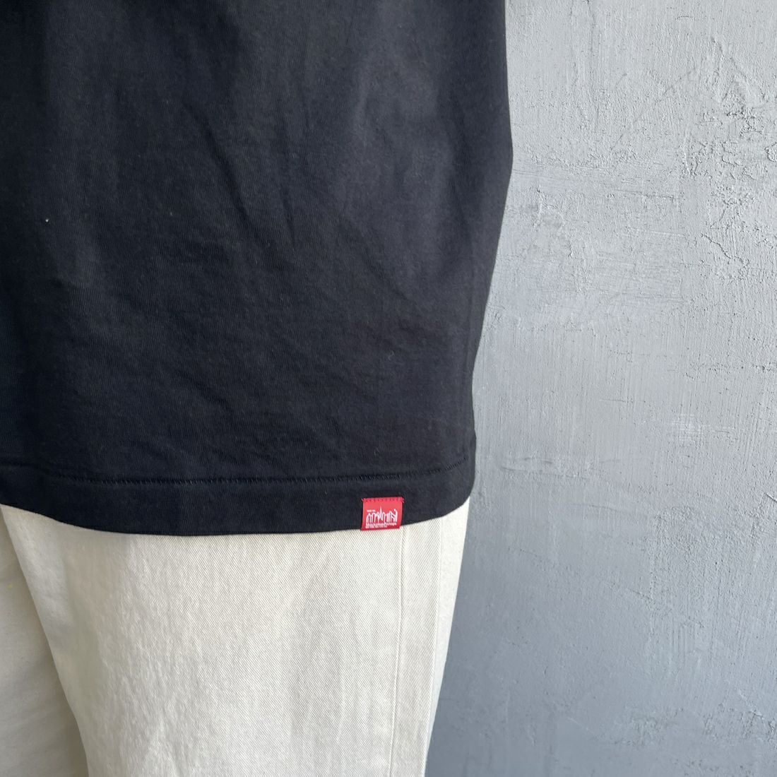 MANHATTAN PORTAGE [マンハッタンポーテージ] ショートスリーブプリントTシャツ [MP-M611] BLACK &&モデル身長：159cm 着用サイズ：S&&