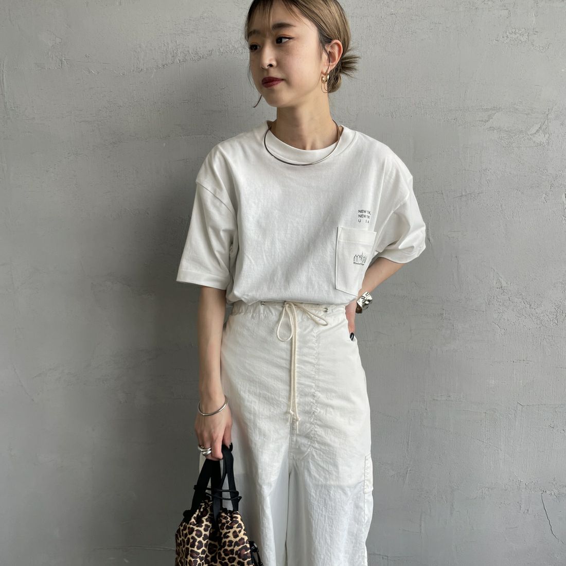 MANHATTAN PORTAGE [マンハッタンポーテージ] ショートスリーブプリントTシャツ [MP-M611] WHITE &&モデル身長：150cm 着用サイズ：S&&