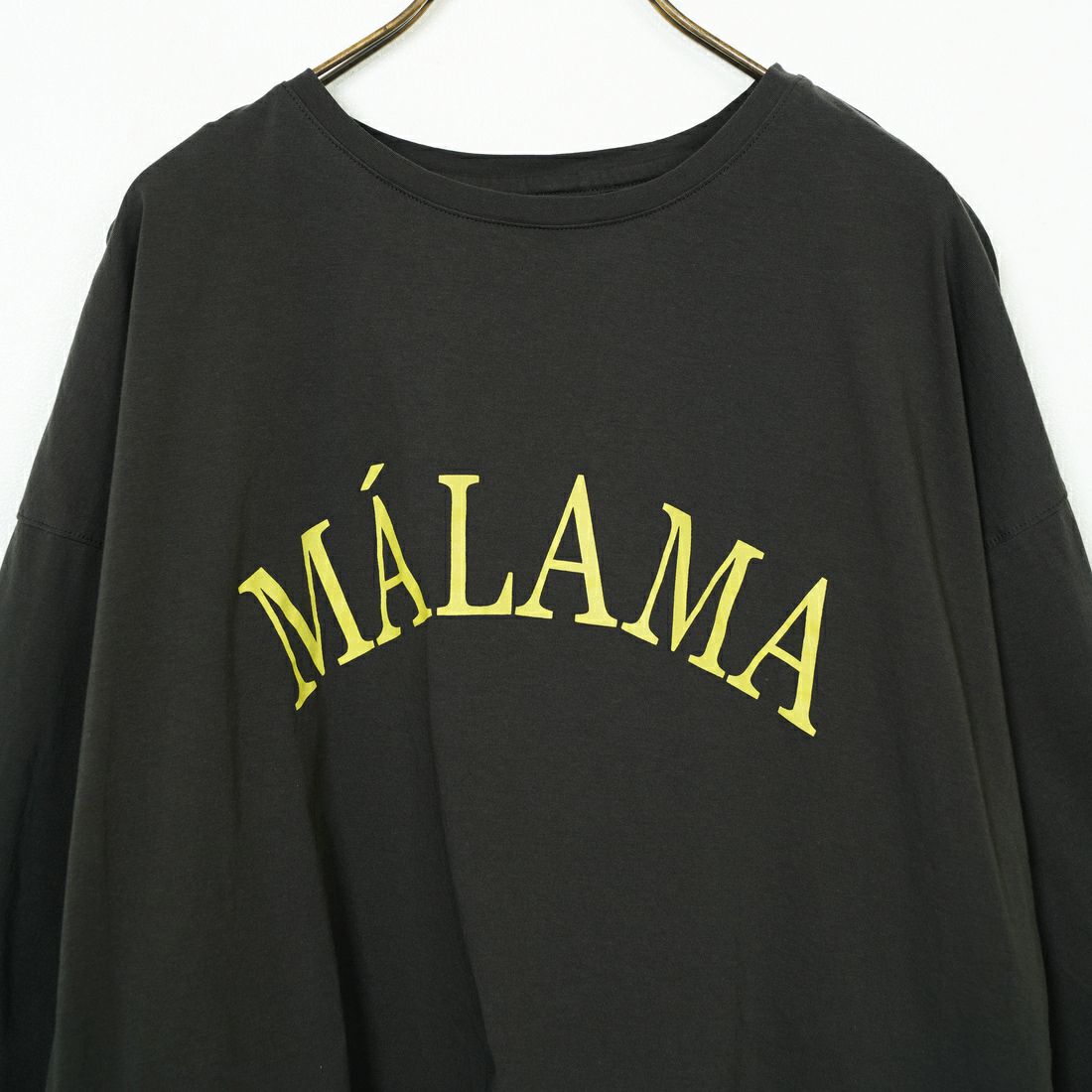 MICA&DEAL [マイカアンドディール] MALAMA ロゴプリントプルオーバー [0125109040] CHARCOAL
