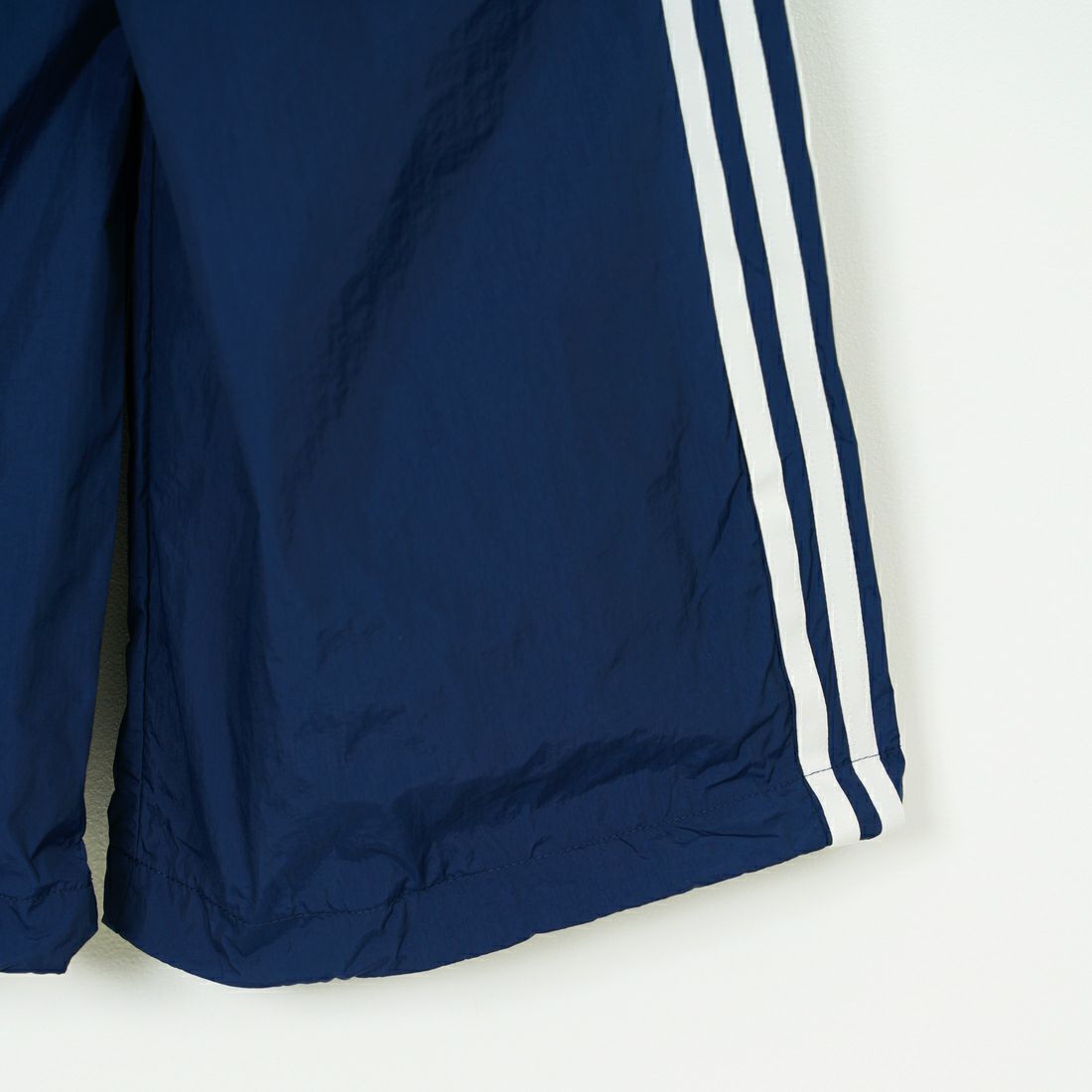 adidas Originals [アディダス オリジナルス] スリーストライプス ウーブン パラシュートパンツ [JUJ70] JD3127