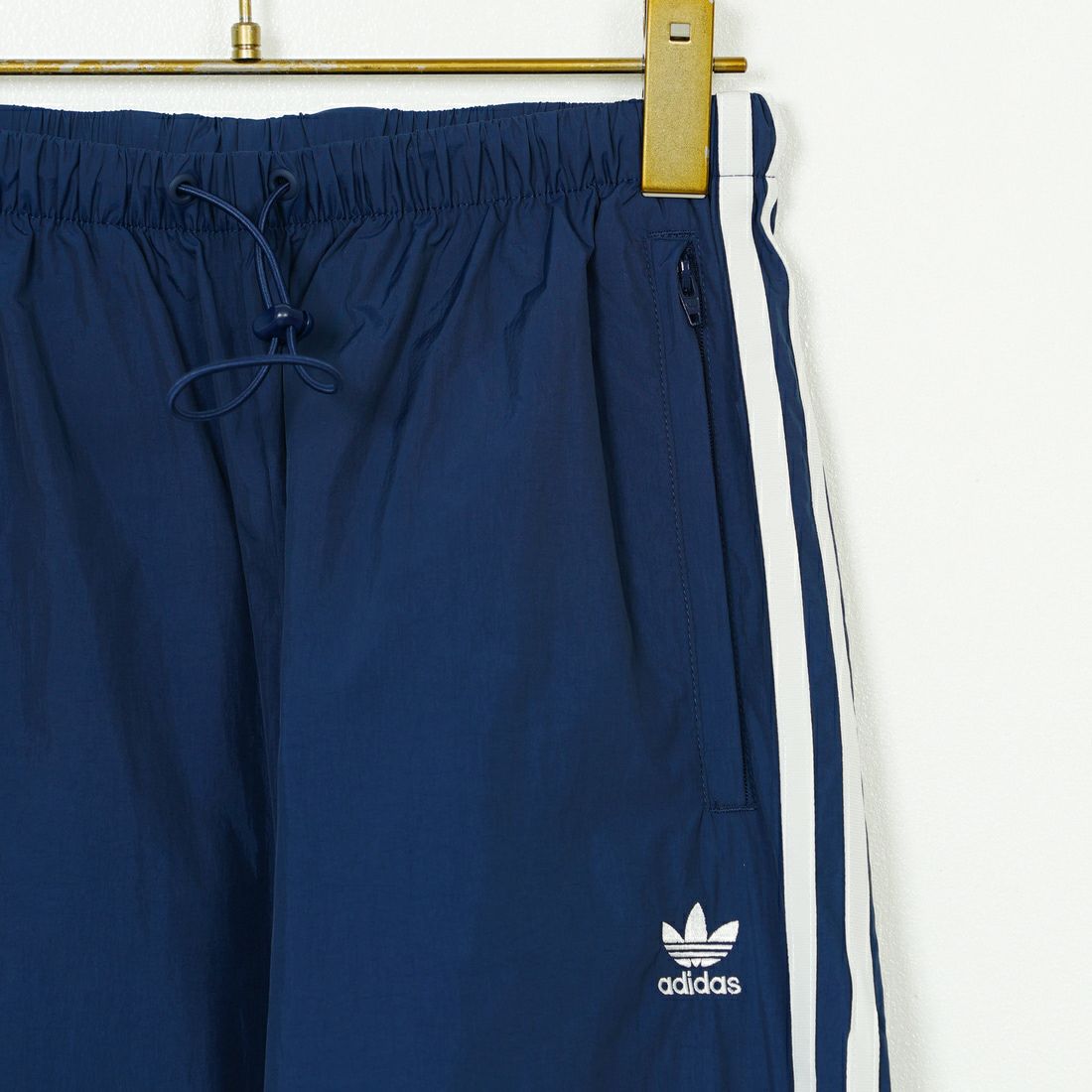 adidas Originals [アディダス オリジナルス] スリーストライプス ウーブン パラシュートパンツ [JUJ70] JD3127