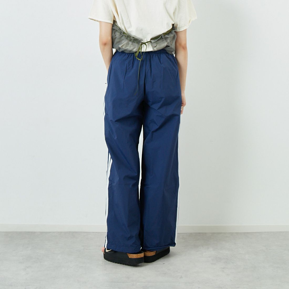 adidas Originals [アディダス オリジナルス] スリーストライプス ウーブン パラシュートパンツ [JUJ70] JD3127 &&モデル身長：160cm 着用サイズ：S&&