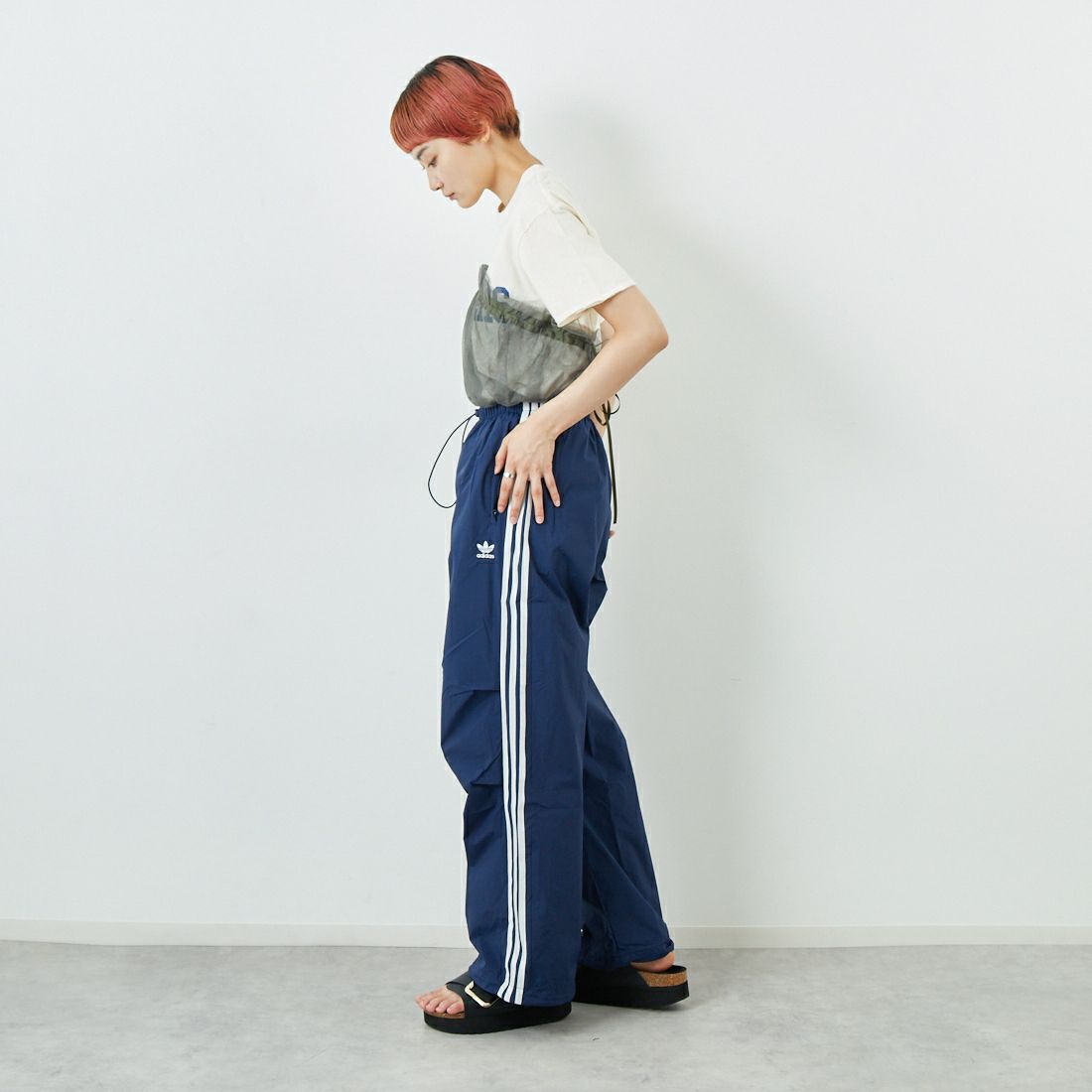 adidas Originals [アディダス オリジナルス] スリーストライプス ウーブン パラシュートパンツ [JUJ70] JD3127 &&モデル身長：160cm 着用サイズ：S&&