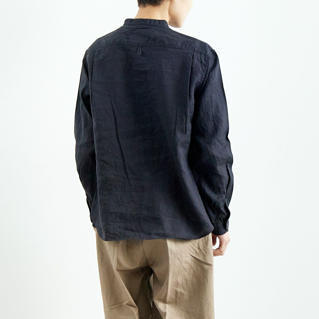 DANTON [ダントン] リネンクロスバンドカラーシャツ [DT-B0279FLI] CHARCOAL &&モデル身長：160cm 着用サイズ：38&&