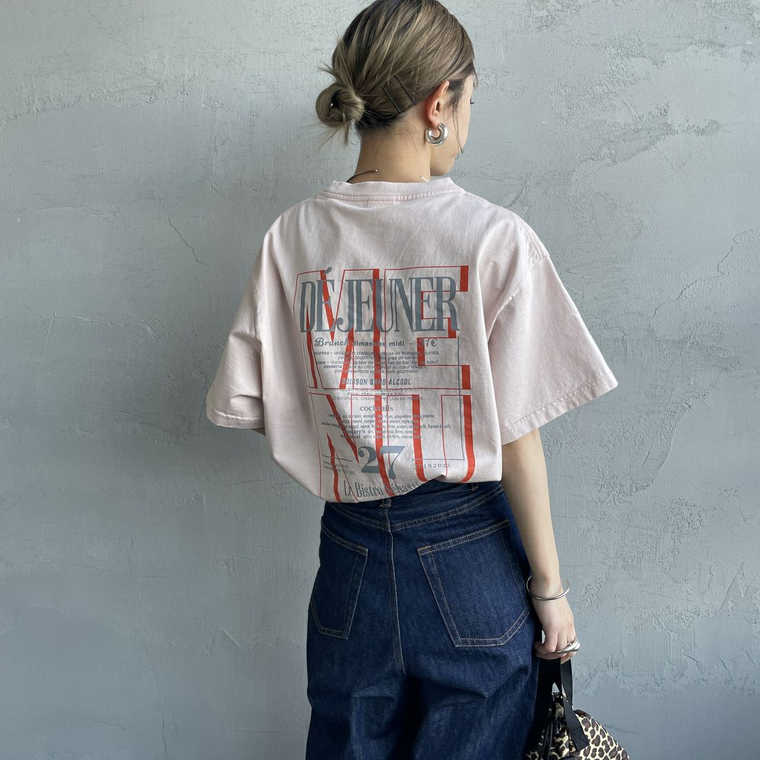 THE SHINZONE [ザ シンゾーン] BISTRO MENU Tシャツ [25SMSCU14] 12 PINK &&モデル身長：150cm 着用サイズ：F0&&