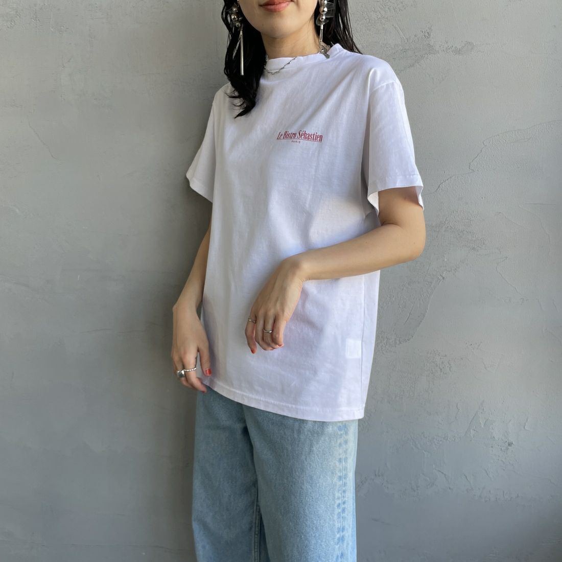 THE SHINZONE [ザ シンゾーン] BISTRO MENU Tシャツ [25SMSCU14] 01 WHITE &&モデル身長：160cm 着用サイズ：F0&&