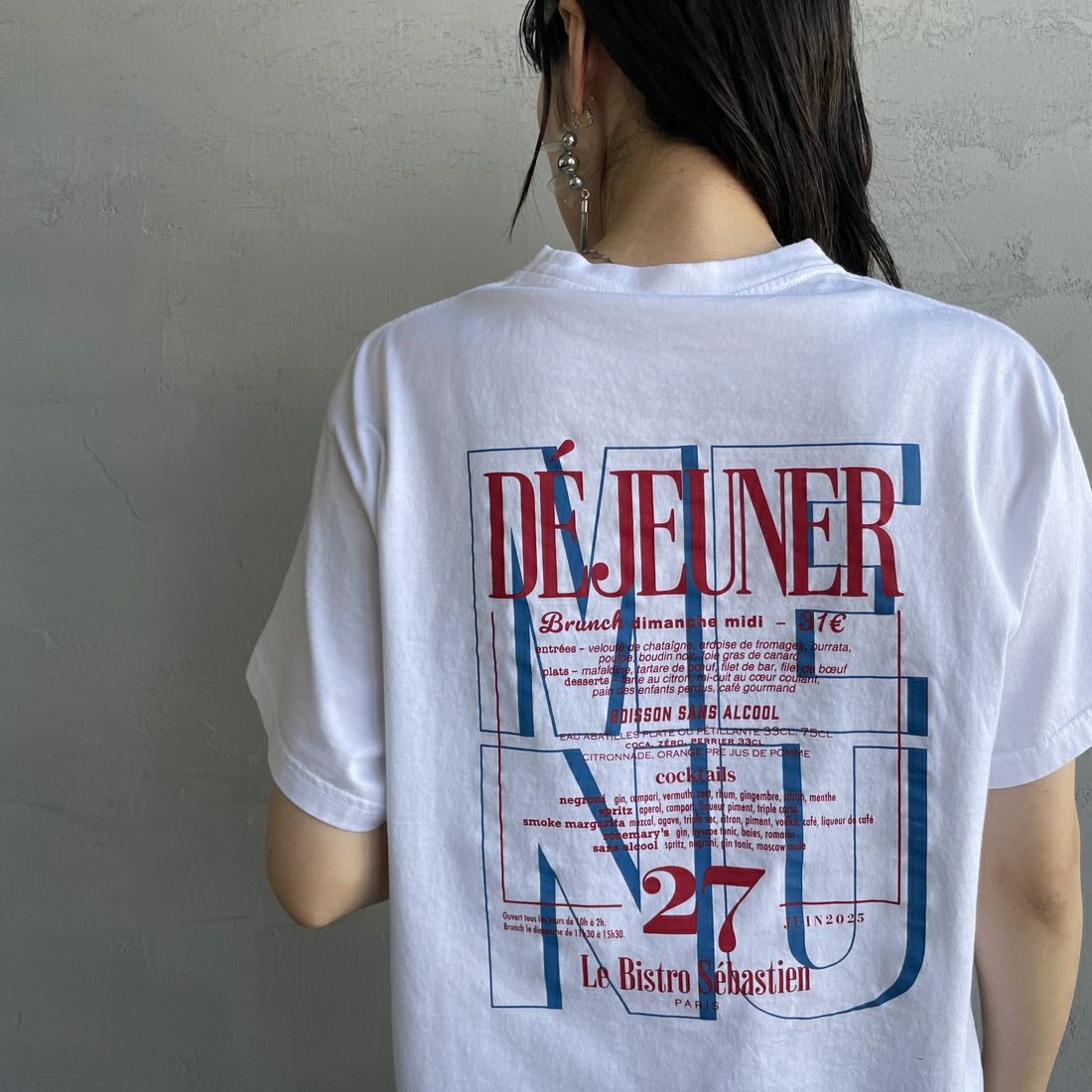 THE SHINZONE [ザ シンゾーン] BISTRO MENU Tシャツ [25SMSCU14] 01 WHITE &&モデル身長：160cm 着用サイズ：F0&&