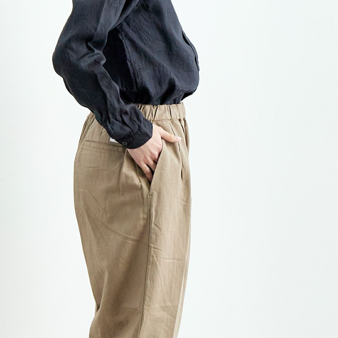 DANTON [ダントン] クロップド丈イージーパンツ [DT-E0254LRP] SMOKY BROW &&モデル身長：160cm 着用サイズ：36&&