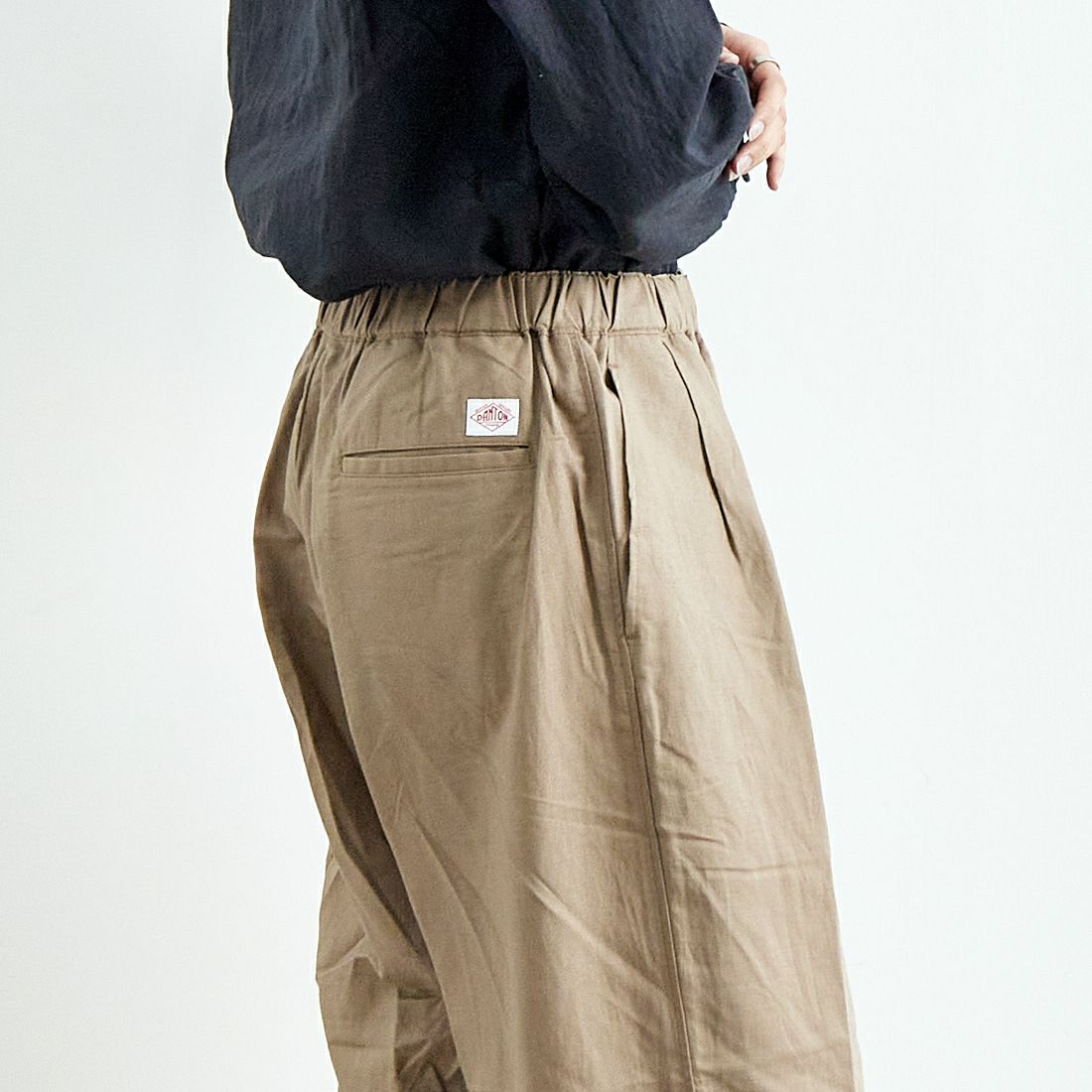 DANTON [ダントン] クロップド丈イージーパンツ [DT-E0254LRP] SMOKY BROW &&モデル身長：160cm 着用サイズ：36&&