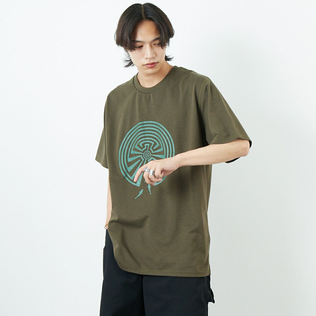South2West8 [サウスツーウエストエイト] ショートスリーブクルーネックTシャツ [QV669] A OLIVE &&モデル身長：179cm 着用サイズ：L&&