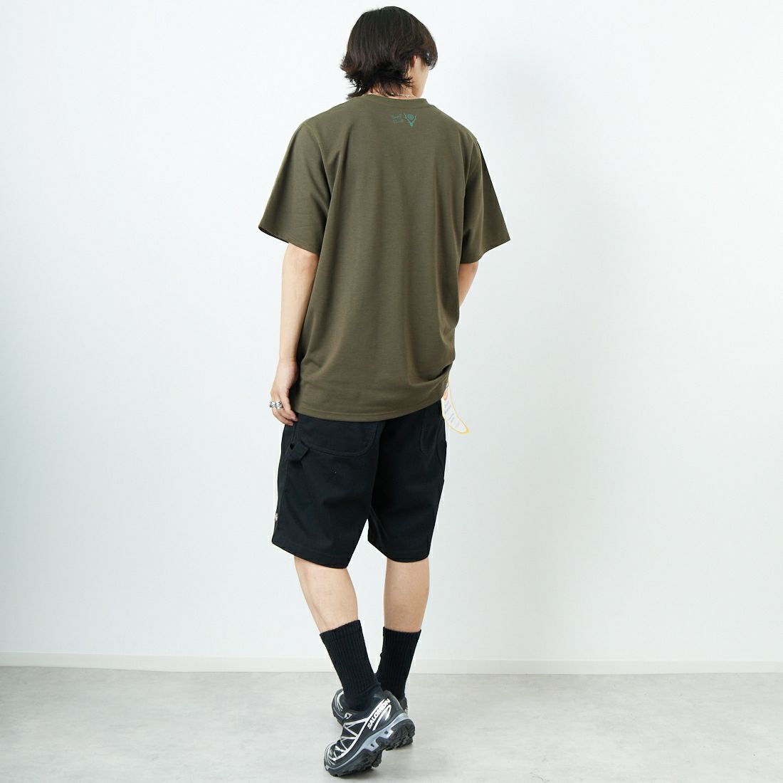 South2West8 [サウスツーウエストエイト] ショートスリーブクルーネックTシャツ [QV669] A OLIVE &&モデル身長：179cm 着用サイズ：L&&