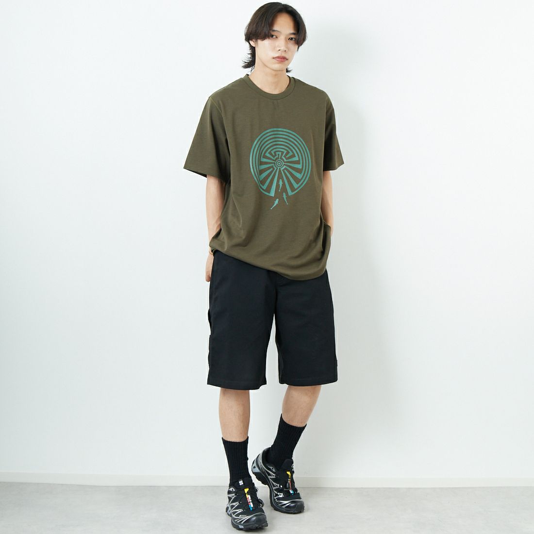 South2West8 [サウスツーウエストエイト] ショートスリーブクルーネックTシャツ [QV669] A OLIVE &&モデル身長：179cm 着用サイズ：L&&