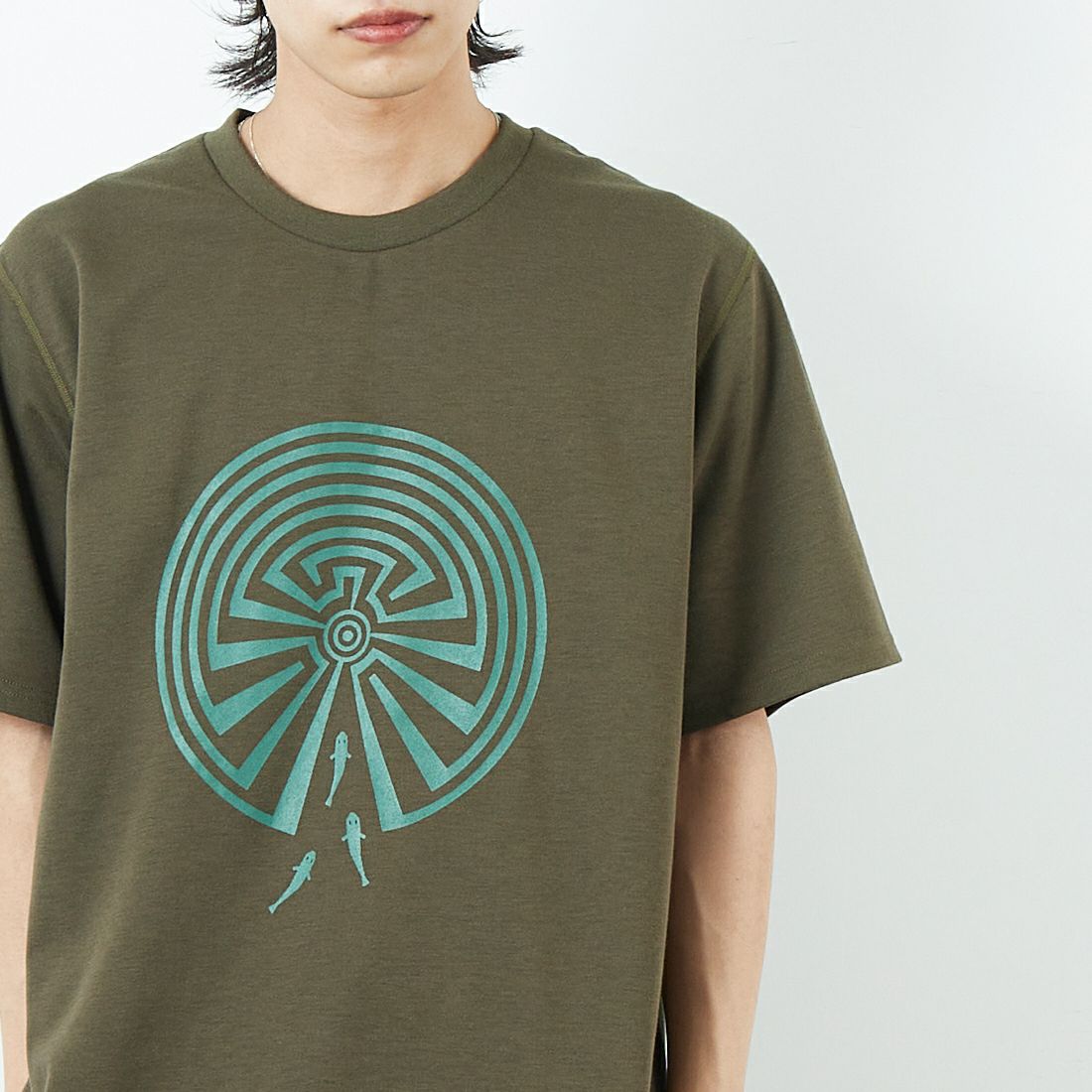 South2West8 [サウスツーウエストエイト] ショートスリーブクルーネックTシャツ [QV669] A OLIVE &&モデル身長：179cm 着用サイズ：L&&