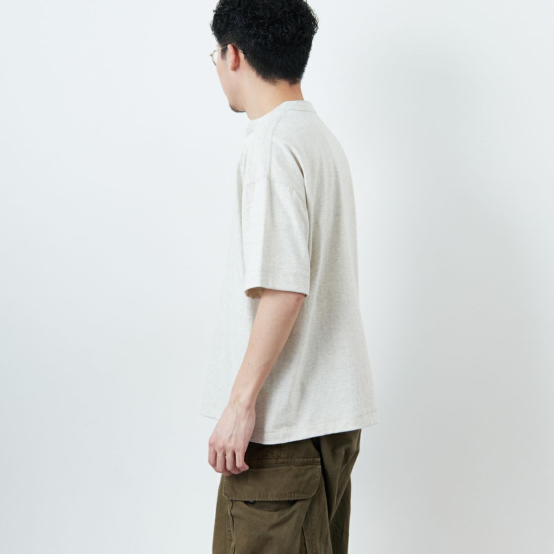 Health knit [ヘルスニット] 別注 ビッグシルエット ヘンリーネックTシャツ [HR25S-M121-JF] OATMEAL &&モデル身長：168cm 着用サイズ：M&&