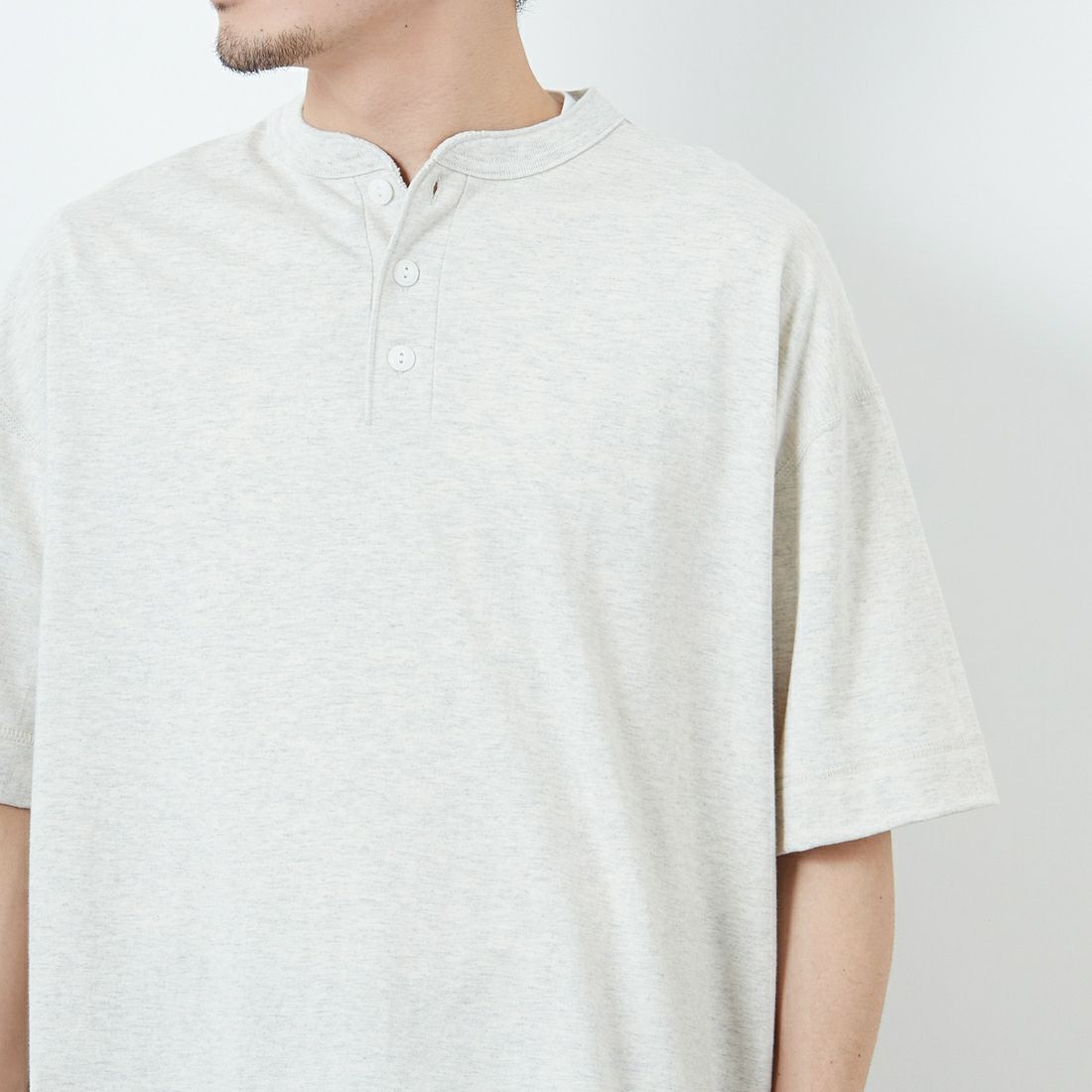 Health knit [ヘルスニット] 別注 ビッグシルエット ヘンリーネックTシャツ [HR25S-M121-JF] OATMEAL &&モデル身長：168cm 着用サイズ：M&&