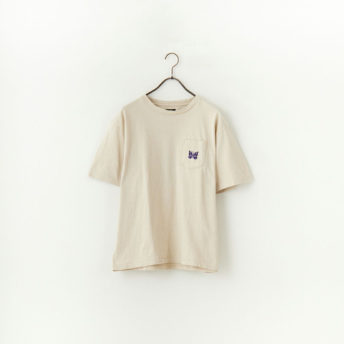 Needles [ニードルズ] パピヨン刺繍ポケットTシャツ [QV357