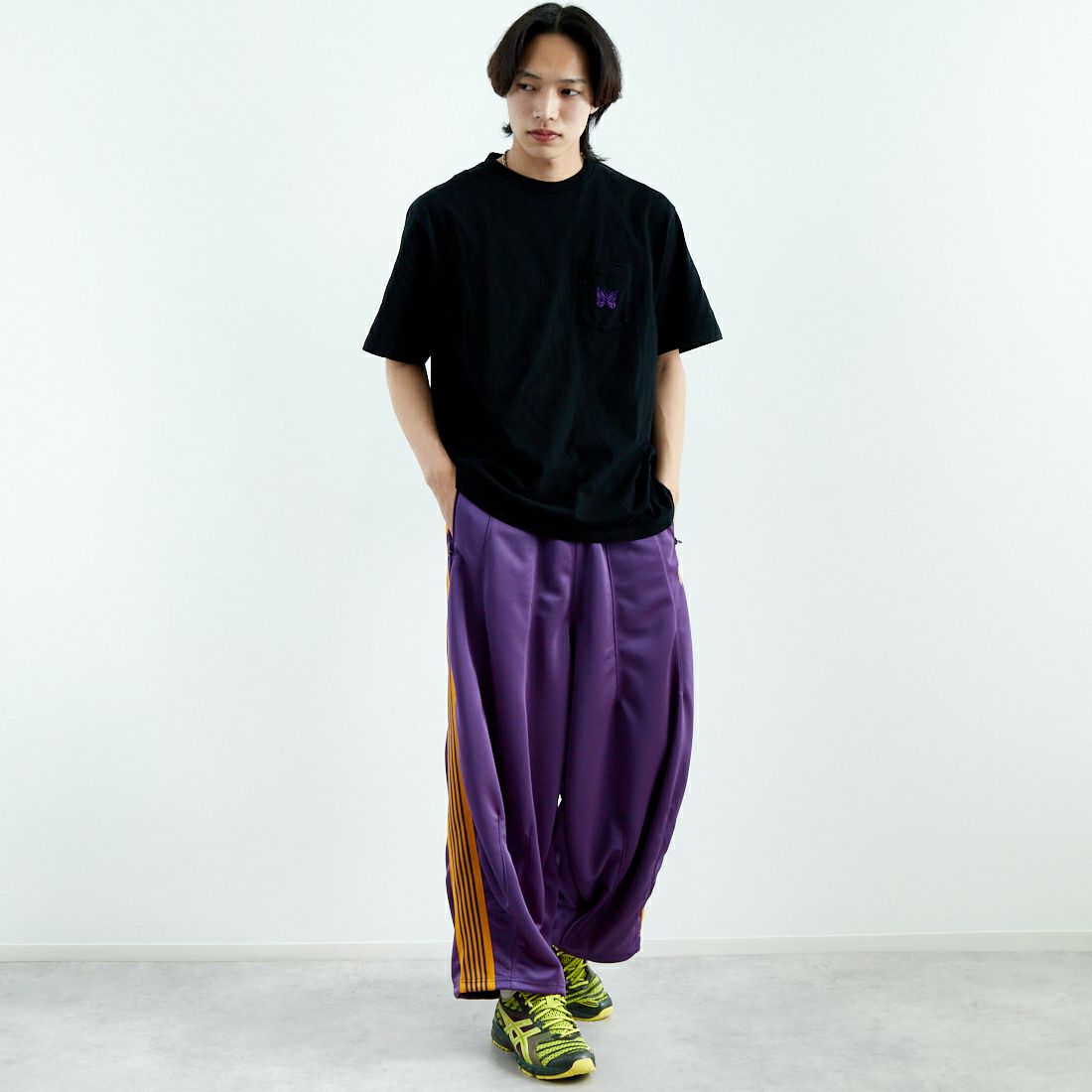Needles [ニードルズ] パピヨン刺繍ポケットTシャツ [QV357] G BLACK &&モデル身長：179cm 着用サイズ：L&&