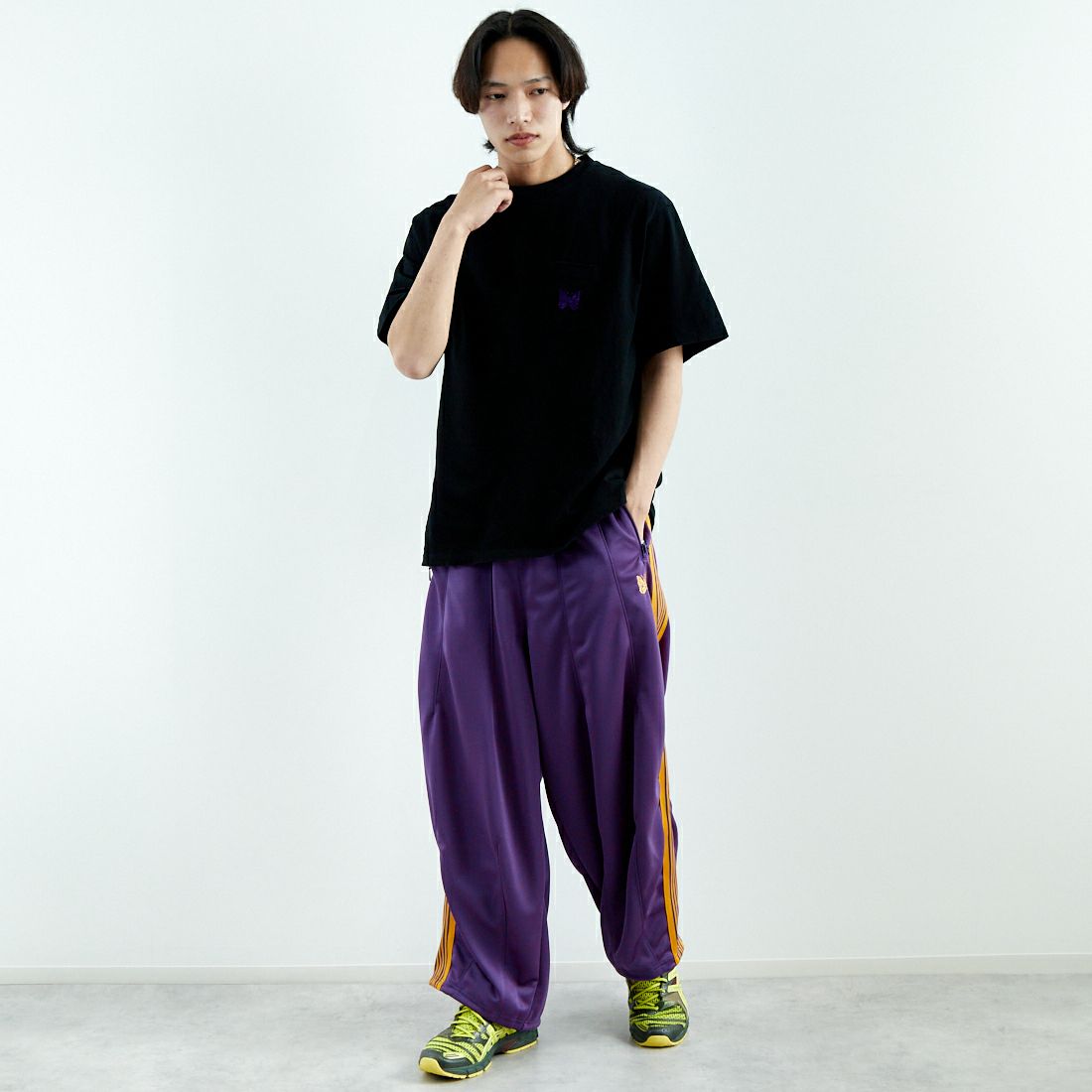 Needles [ニードルズ] パピヨン刺繍ポケットTシャツ [QV357] G BLACK &&モデル身長：179cm 着用サイズ：L&&