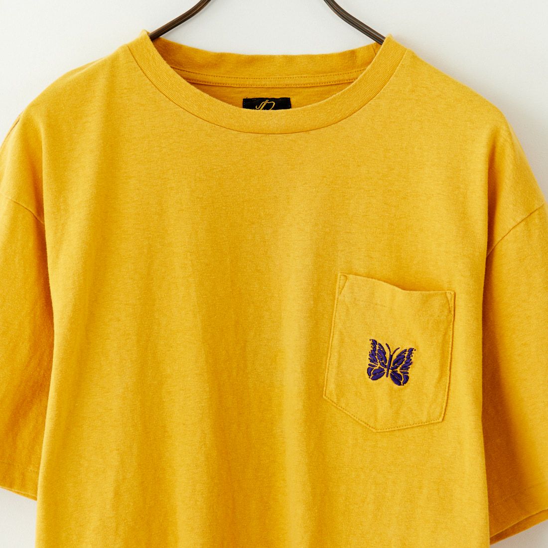 Needles [ニードルズ] パピヨン刺繍ポケットTシャツ [QV357] B YELLOW