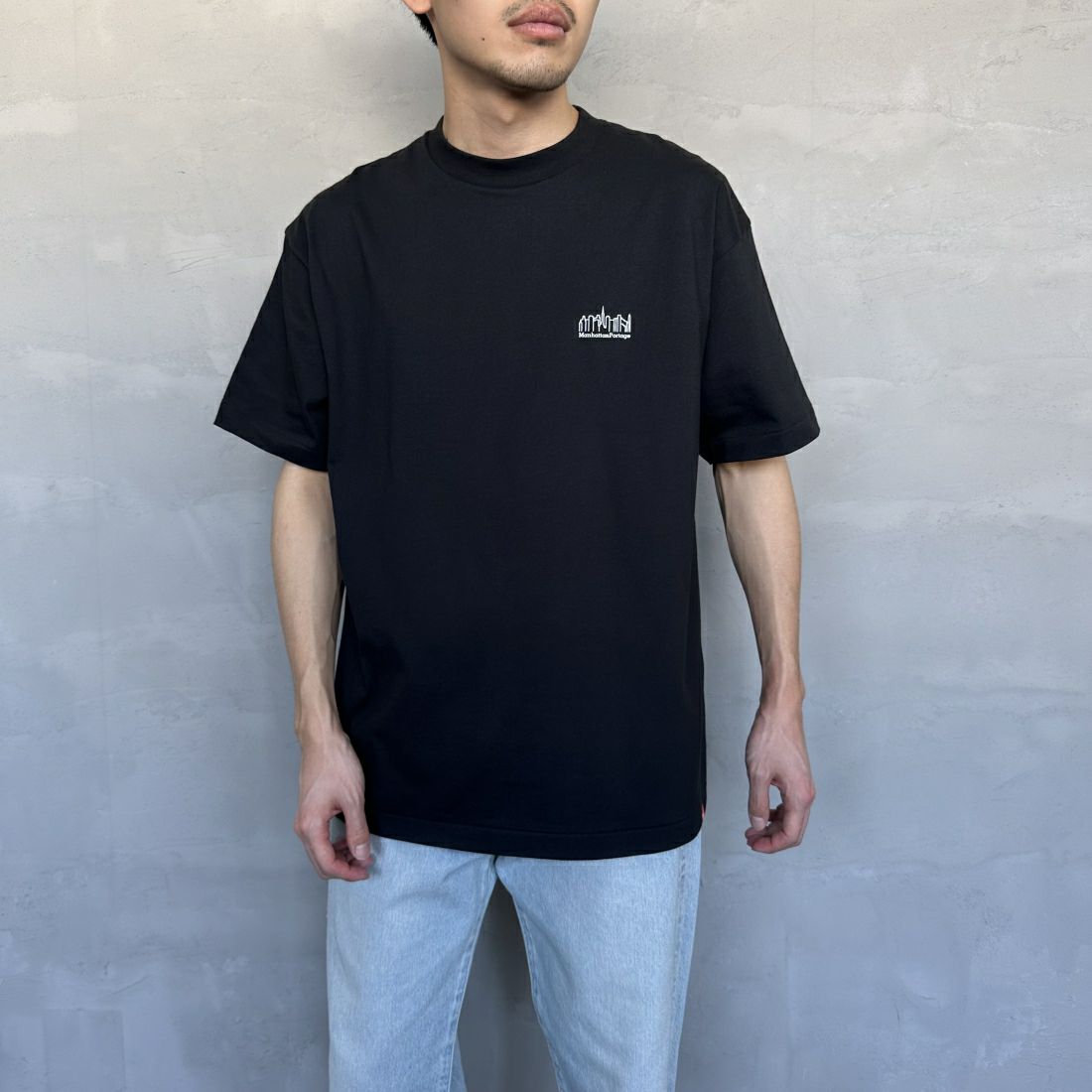 MANHATTAN PORTAGE [マンハッタンポーテージ] ショートスリーブ プリントTシャツ [MP-M579] BLACK &&モデル身長：168cm 着用サイズ：L&&