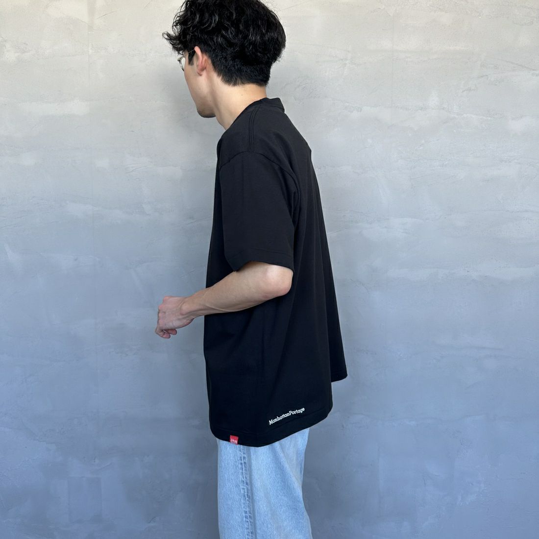 MANHATTAN PORTAGE [マンハッタンポーテージ] ショートスリーブ プリントTシャツ [MP-M579] BLACK &&モデル身長：168cm 着用サイズ：L&&