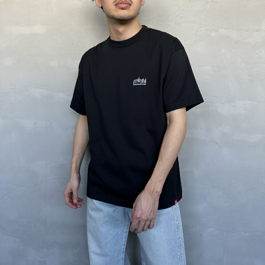 MANHATTAN PORTAGE [マンハッタンポーテージ] ショートスリーブ プリントTシャツ [MP-M579] BLACK &&モデル身長：168cm 着用サイズ：M&&