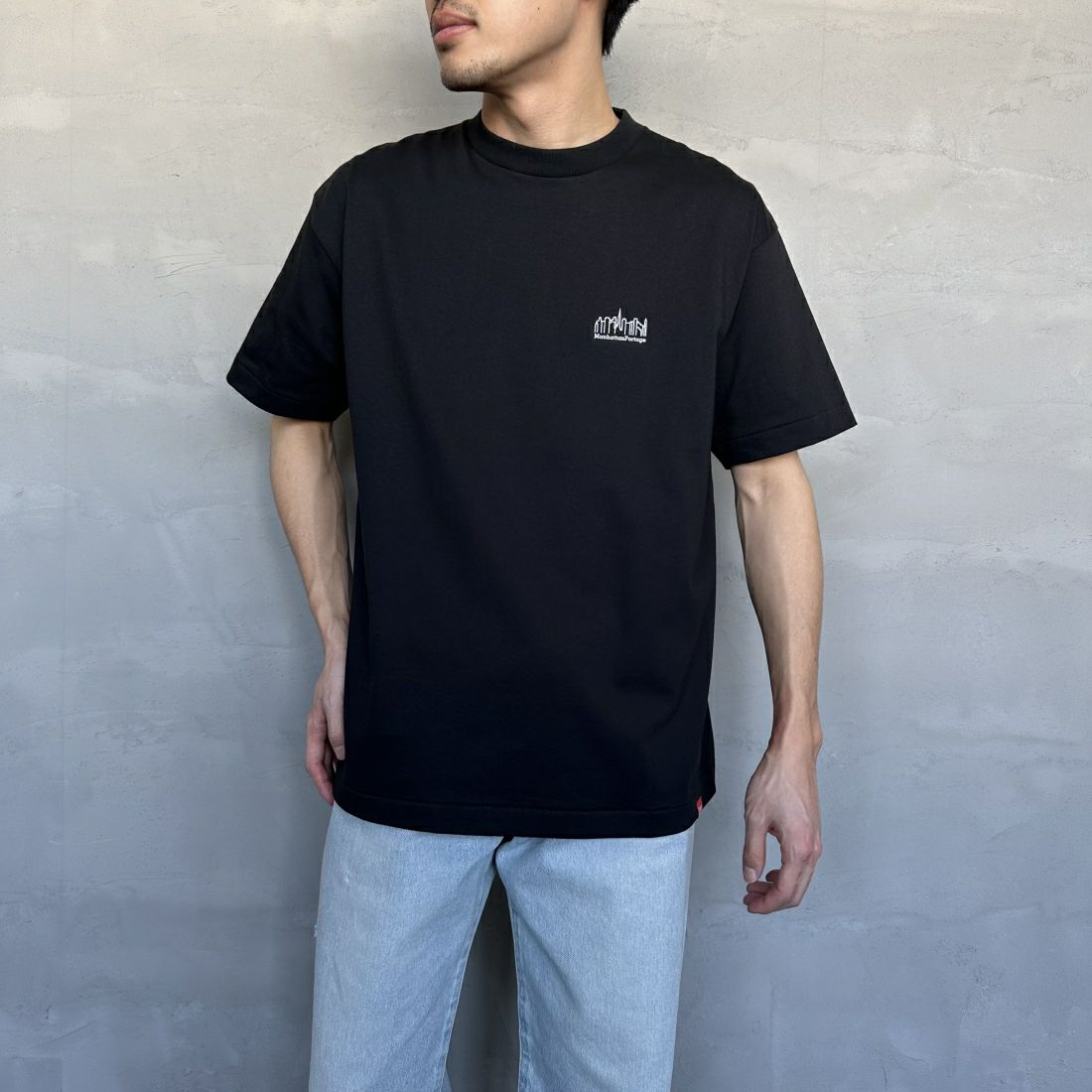 MANHATTAN PORTAGE [マンハッタンポーテージ] ショートスリーブ プリントTシャツ [MP-M579] BLACK &&モデル身長：168cm 着用サイズ：M&&