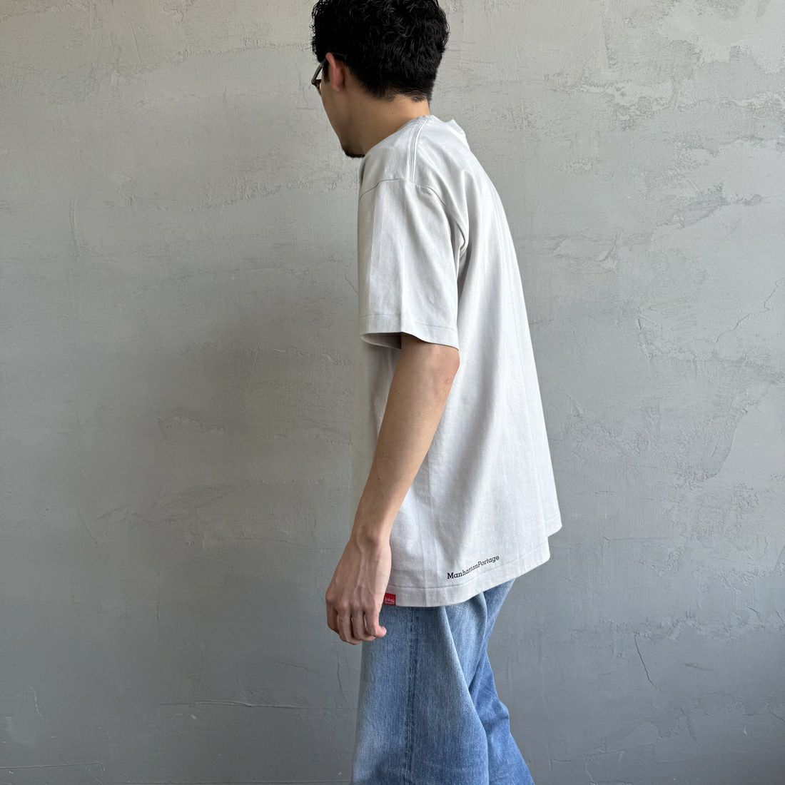 MANHATTAN PORTAGE [マンハッタンポーテージ] ショートスリーブ プリントTシャツ [MP-M579] L.GRAY &&モデル身長：168cm 着用サイズ：L&&