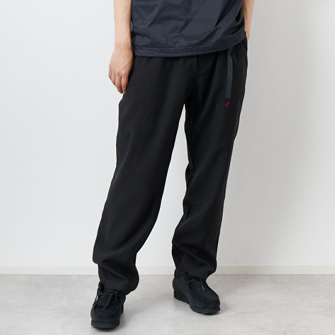 GRAMiCCi [グラミチ] リネンブレンドイージーテーパードパンツ [GUP5-SJP10] BLACK &&モデル身長：179cm 着用サイズ：L&&