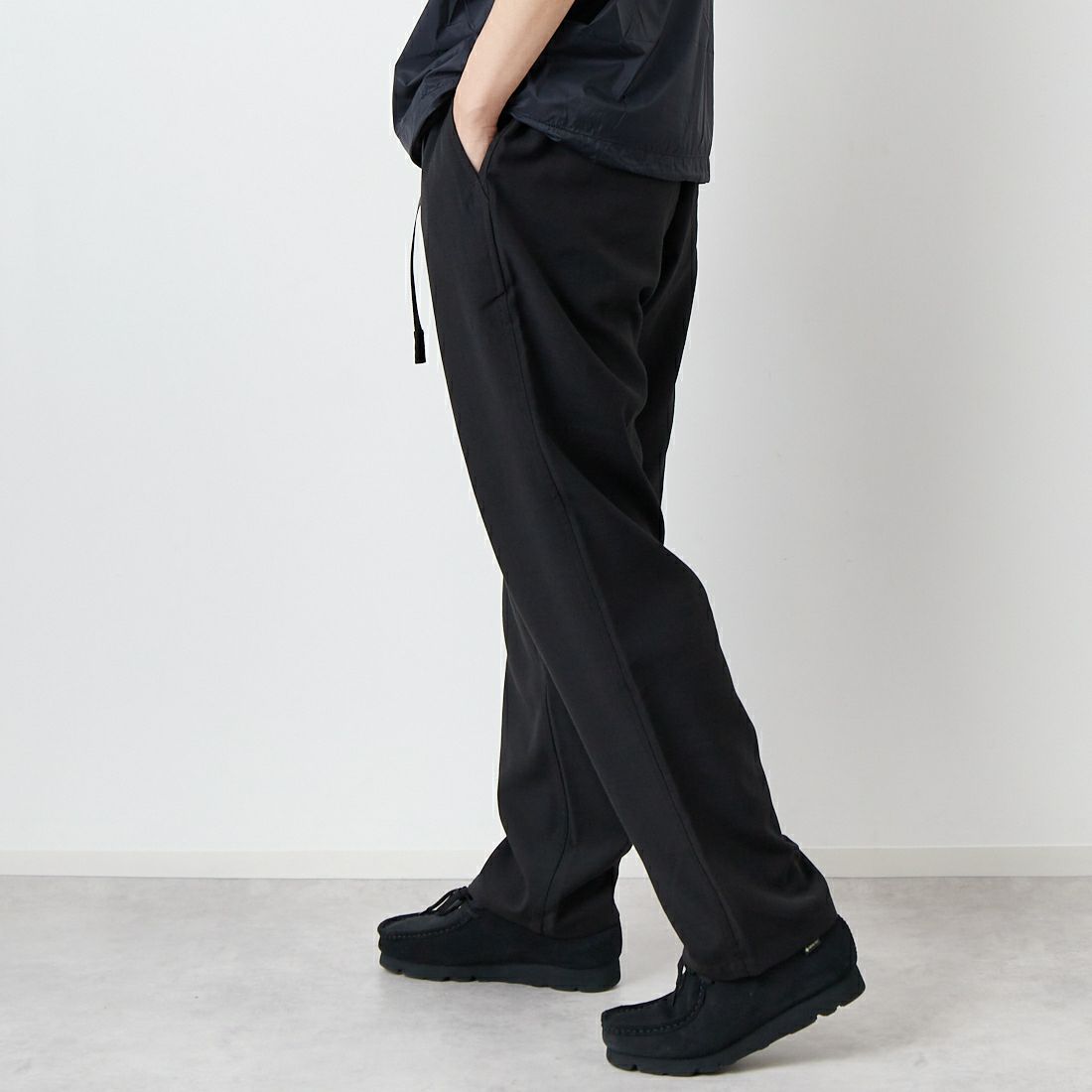 GRAMiCCi [グラミチ] リネンブレンドイージーテーパードパンツ [GUP5-SJP10] BLACK &&モデル身長：179cm 着用サイズ：L&&