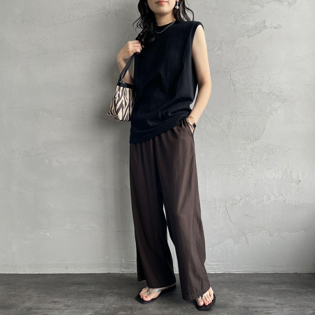 Hanes [ヘインズ] 1P KURO スリーブレスTシャツ [HM3-B202] 090 ﾌﾞﾗｯｸ &&モデル身長：160cm 着用サイズ：S&&