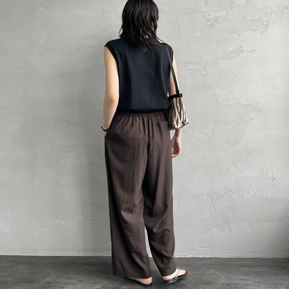 Hanes [ヘインズ] 1P KURO スリーブレスTシャツ [HM3-B202] 090 ﾌﾞﾗｯｸ &&モデル身長：160cm 着用サイズ：S&&