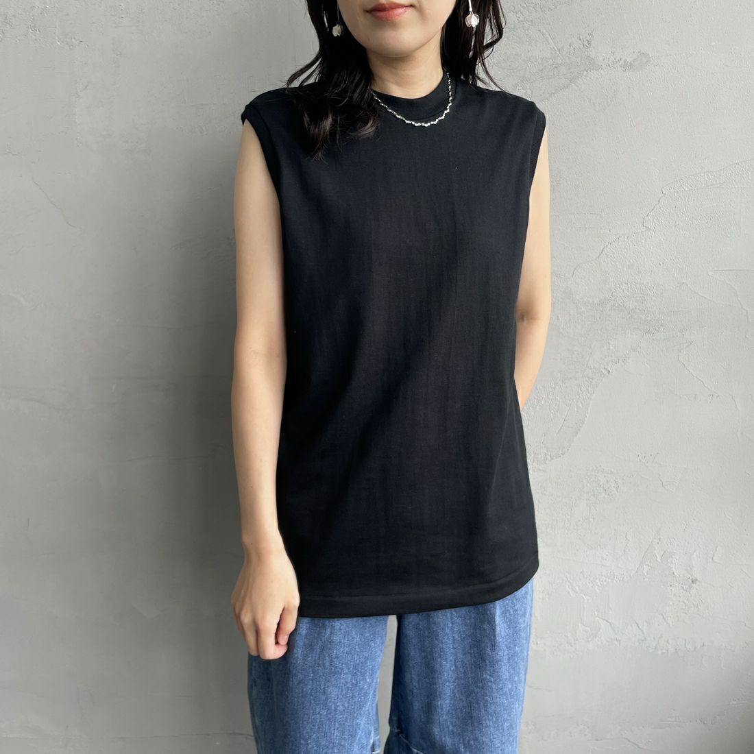 Hanes [ヘインズ] 1P KURO スリーブレスTシャツ [HM3-B202] 090 ﾌﾞﾗｯｸ &&モデル身長：160cm 着用サイズ：S&&